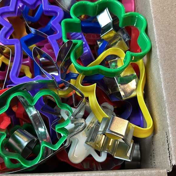 Box of pre-owned cookie cutters - 12 x 12 x 8 inch box full - see pics - Picture 4 of 5